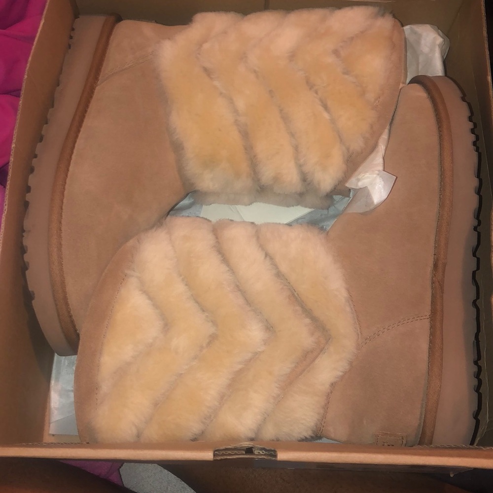 Ugg Tania Chevron tread lite boots
